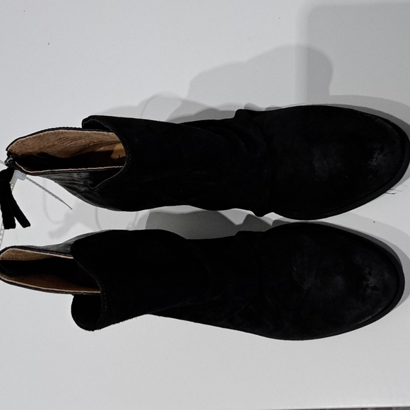 Soft Teyton  Mixed Leather Bootie - Picture 4 of 9